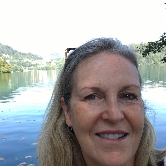 Meet your Posher, Debbie - Picture 1 of 1